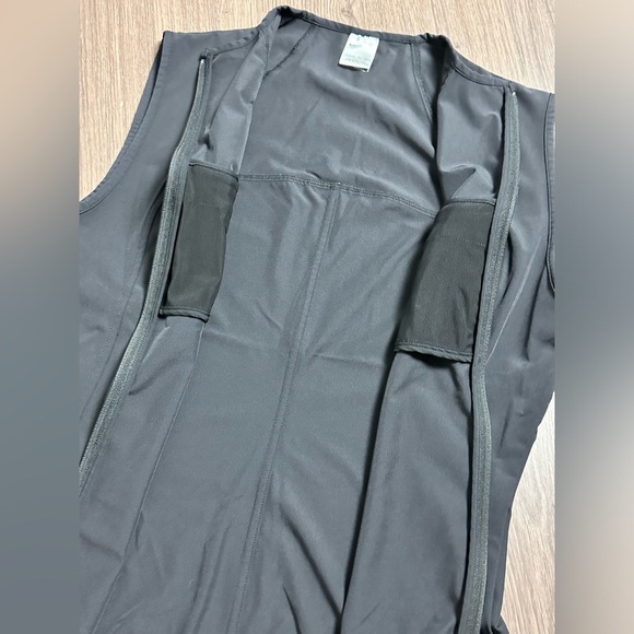 Nike Vest - Picture 4 of 7